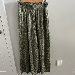 AE Green Floral Wide-Leg Flowy Pants